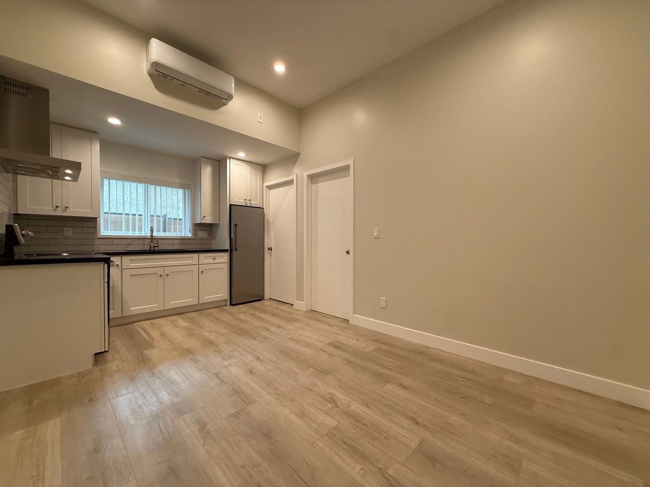 2823 Corning Avenue - Photo 3 of 50