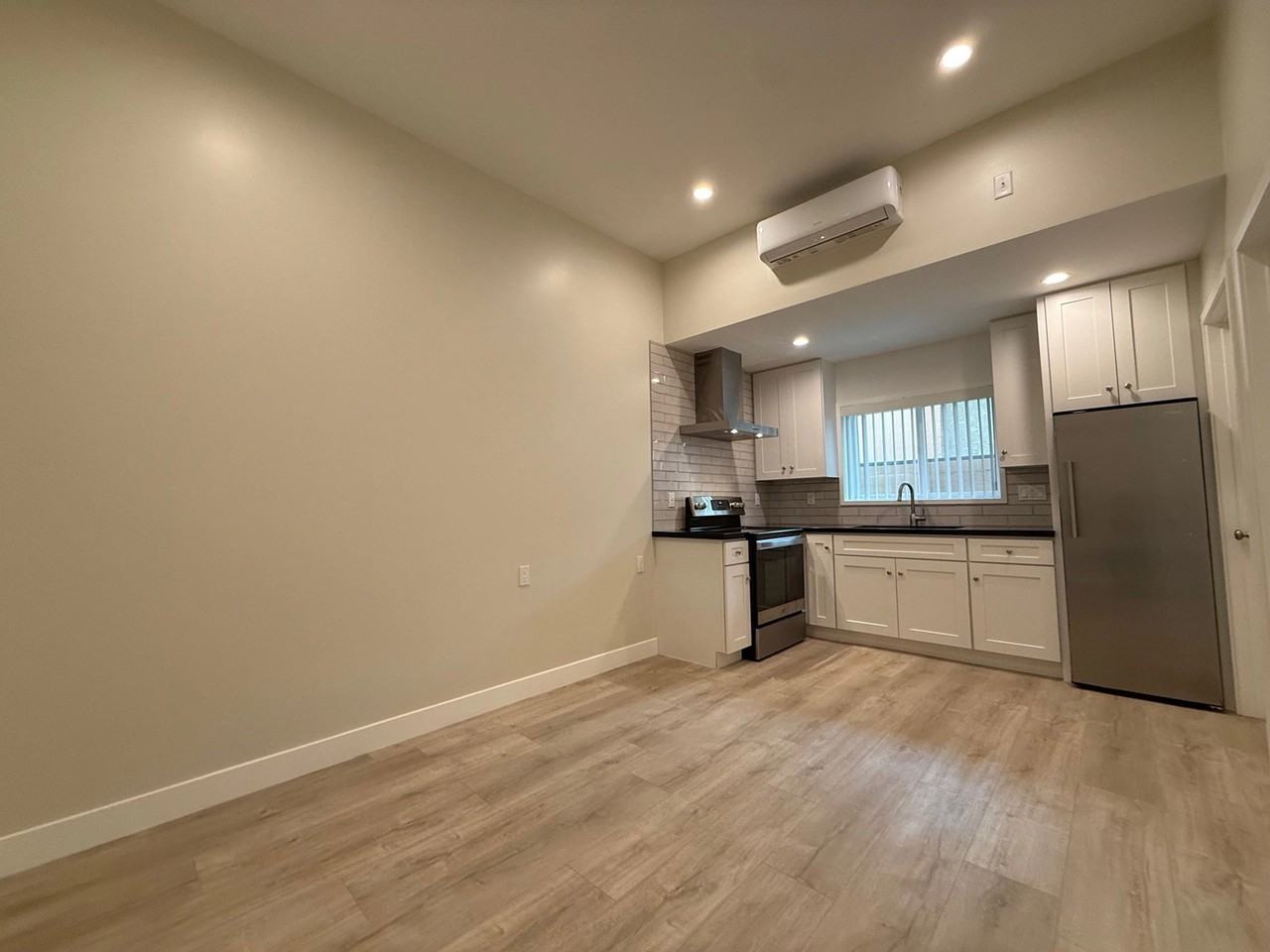 2823 Corning Avenue - Photo 4 of 50