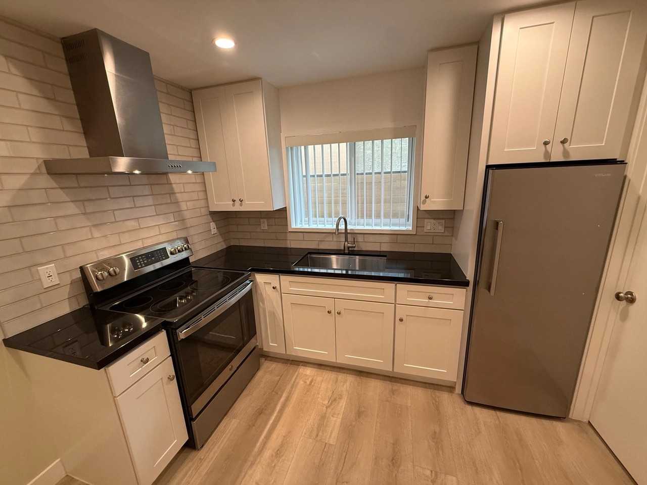 2823 Corning Avenue - Photo 5 of 50