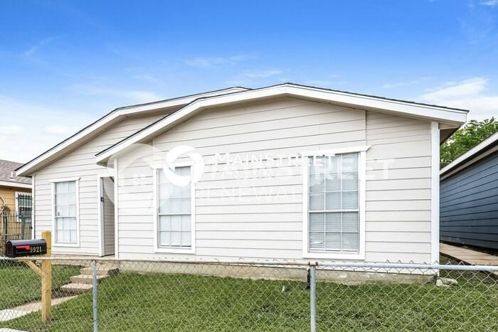 9921 Cedar Mountain Cir - Photo 3 of 16