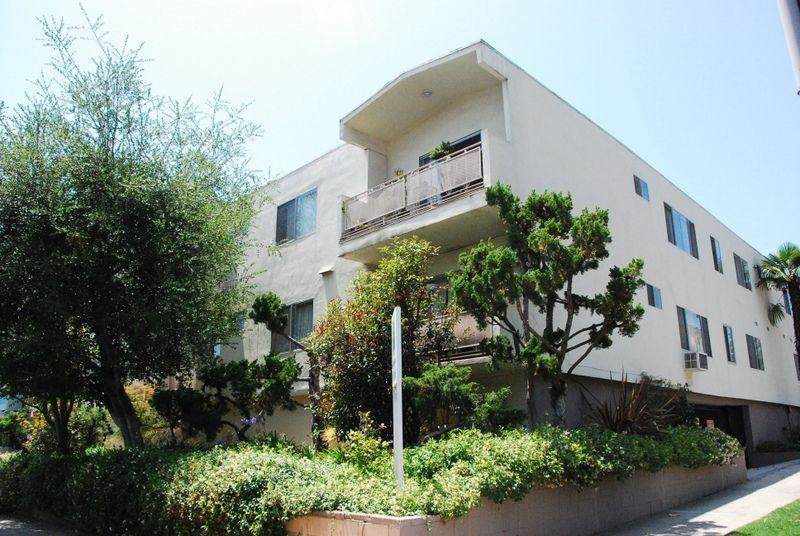 1025 Granville Avenue, - Photo 2 of 50