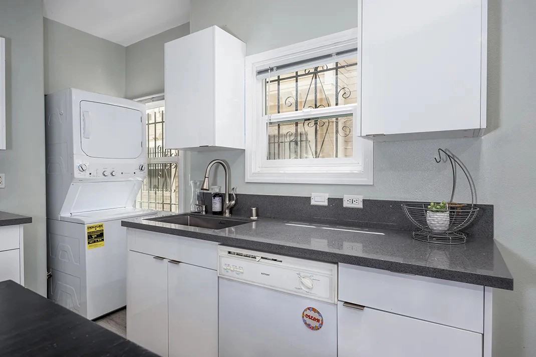 1220 W 27th St - Photo 5 of 50