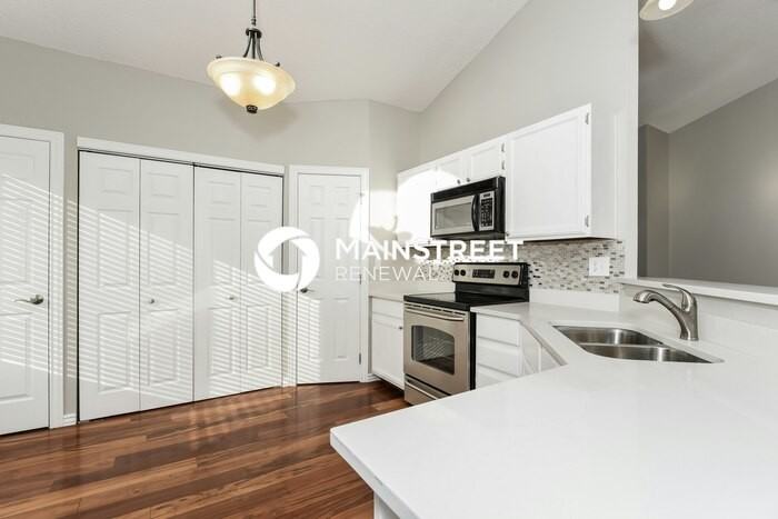 8834 Cloverleaf Cir - Photo 5 of 17