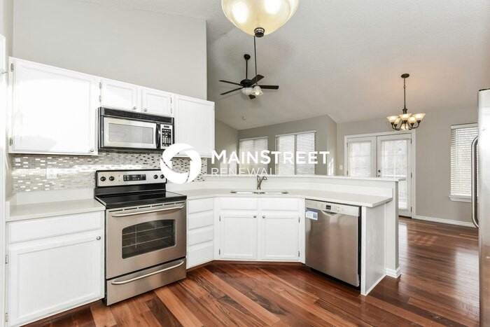 8834 Cloverleaf Cir - Photo 6 of 17