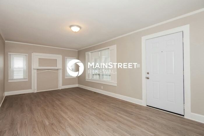 2558 Hemphill St - Photo 4 of 16