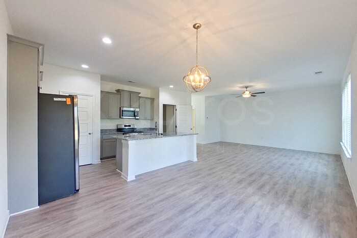 304 Silver Maple Ln - Photo 4 of 22