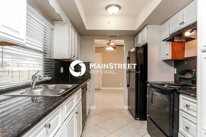 1531 Nw 46th Ave - Photo 4 of 15