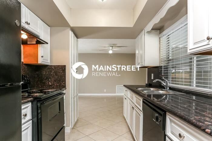 1531 Nw 46th Ave - Photo 5 of 15