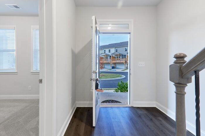 560 Amarante Cir - Photo 4 of 36