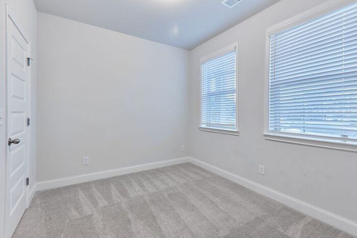 560 Amarante Cir - Photo 5 of 36