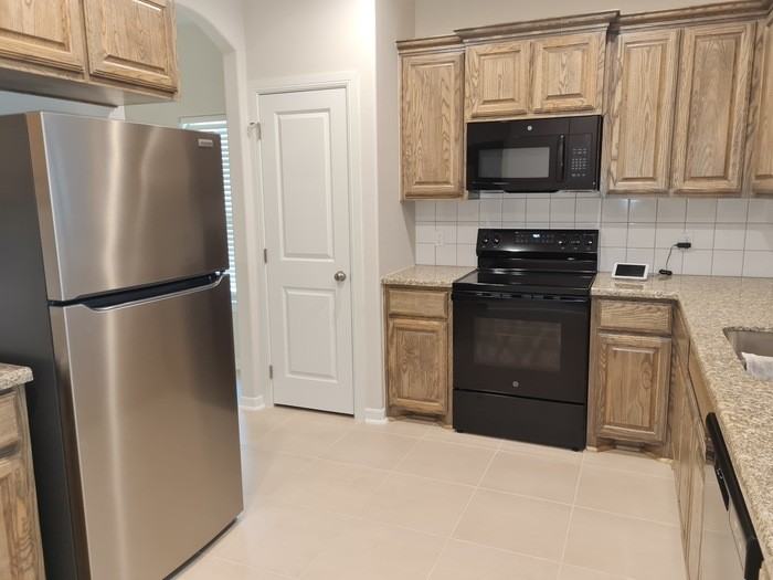 2547 Cove Real Dr - Photo 5 of 17