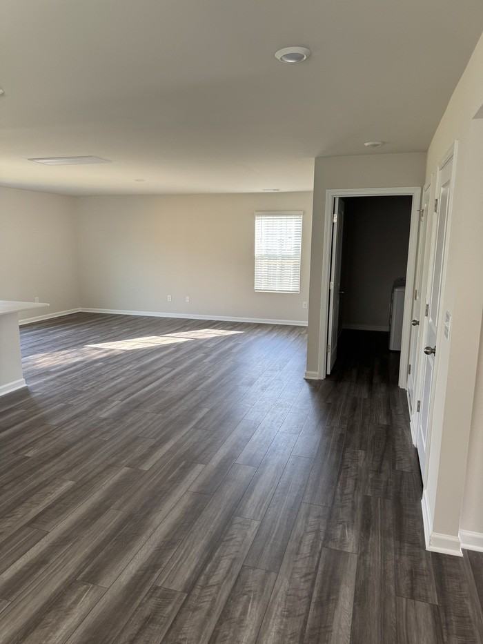 73 Parkwood Ct - Photo 4 of 17