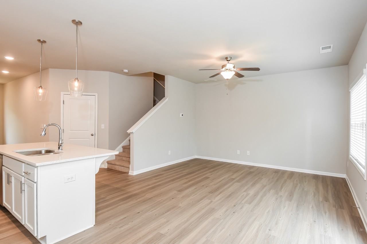 866 Calvin Park Dr - Photo 3 of 36