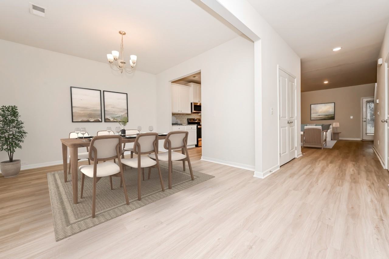 3577 Saratoga Cir - Photo 5 of 17