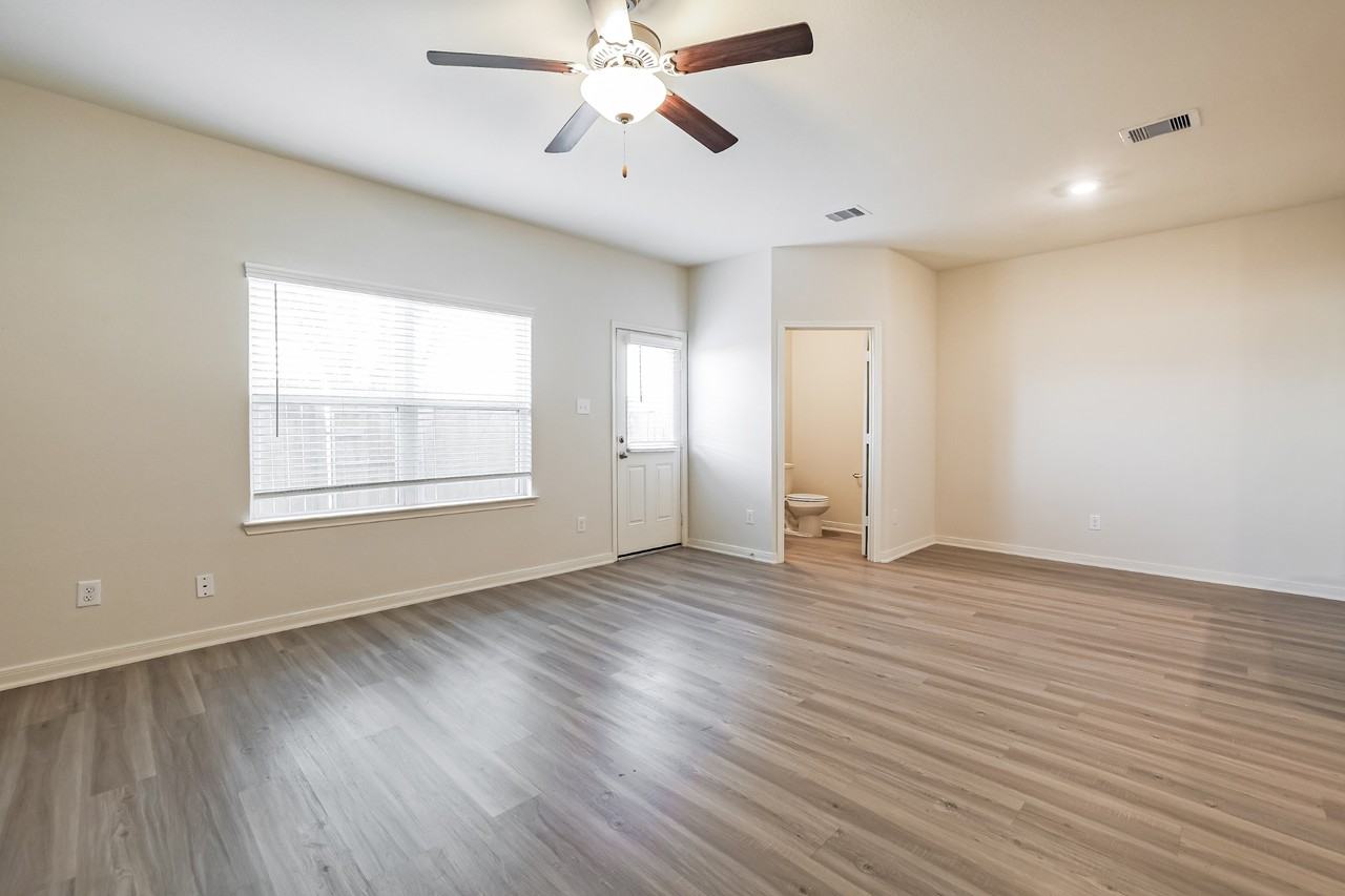 582 Solomon Ln - Photo 2 of 36