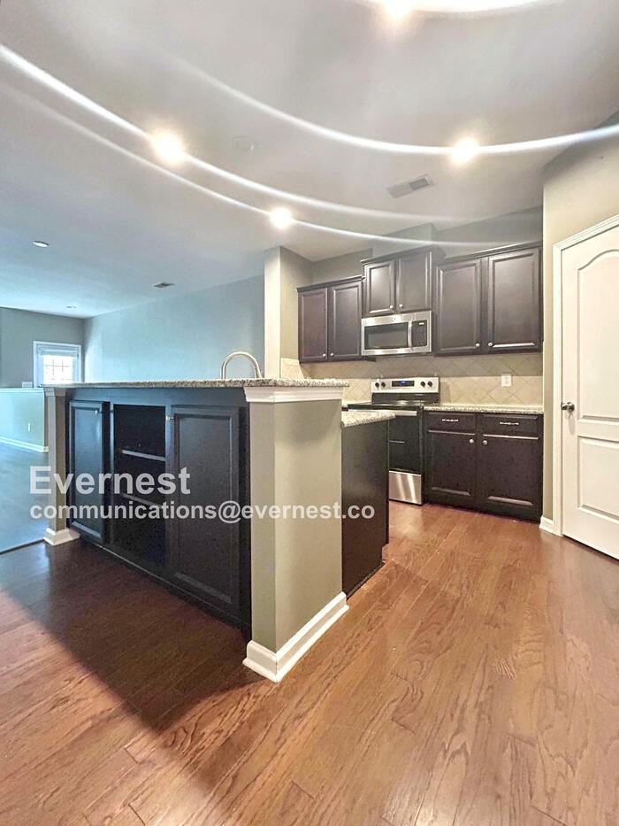 8988 Lanark Ln - Photo 4 of 25