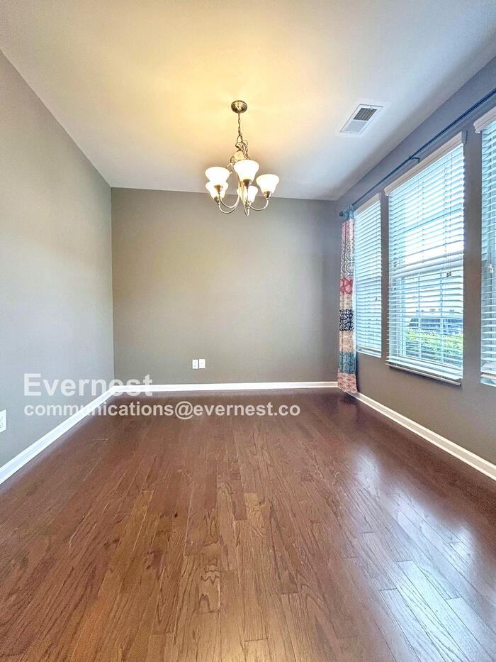 8988 Lanark Ln - Photo 7 of 25