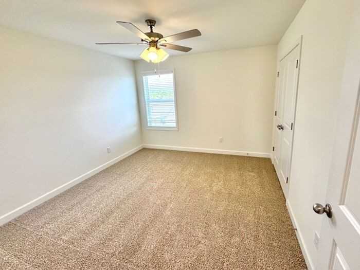 60 Hughetta St N - Photo 7 of 12