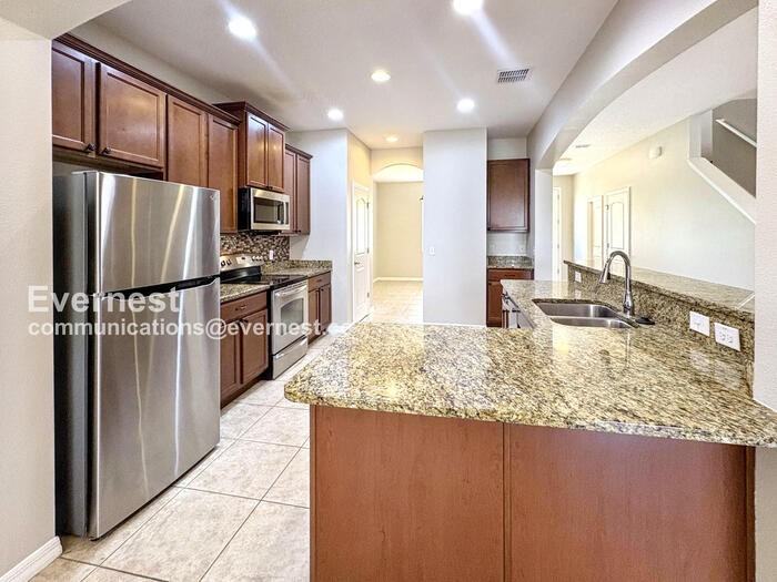 2318 Sebago Dr - Photo 3 of 35