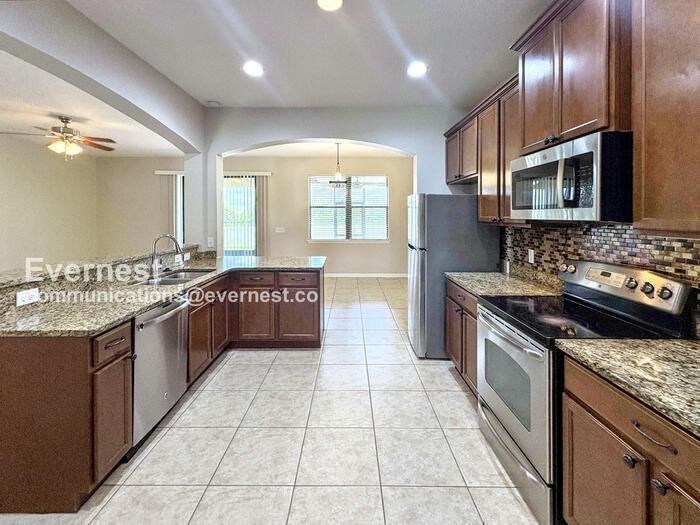 2318 Sebago Dr - Photo 4 of 35