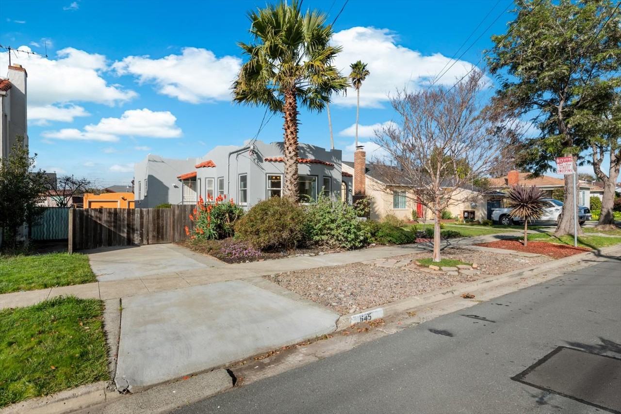 645 35th St - Photo 2 of 26