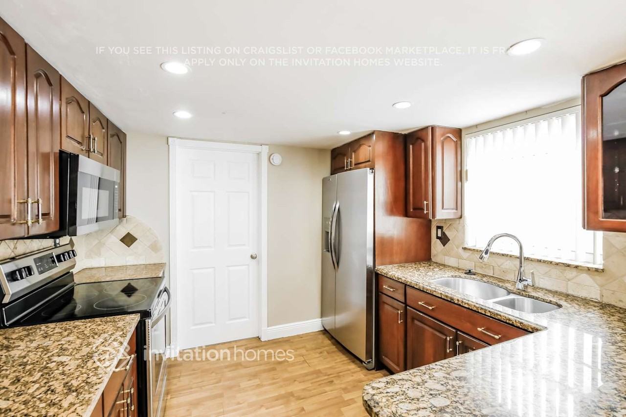 12680 Nw 9th Way - Photo 7 of 18