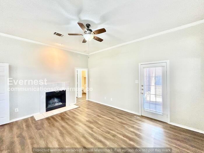 1029 Matthew St - Photo 5 of 27