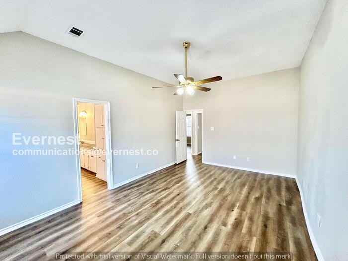 1029 Matthew St - Photo 4 of 27