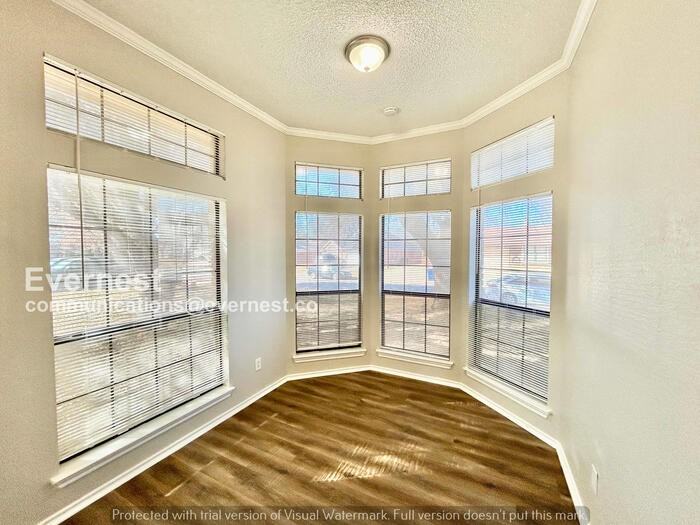 1029 Matthew St - Photo 3 of 27