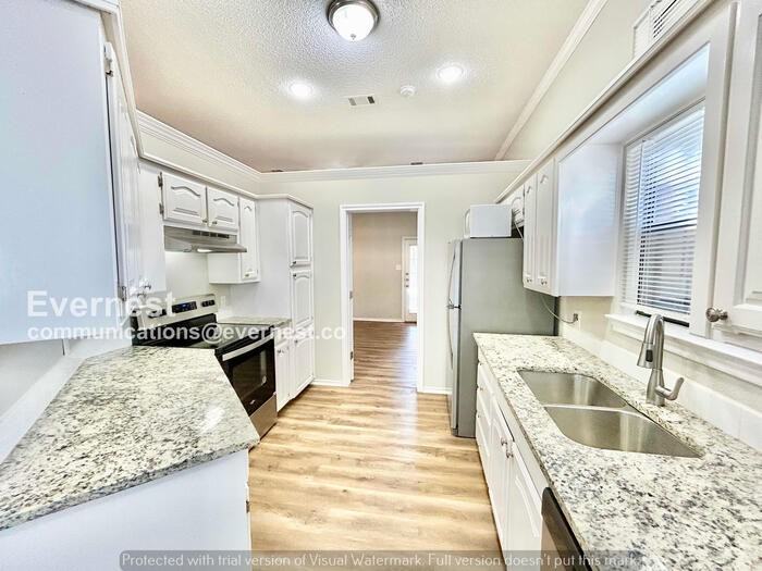 1029 Matthew St - Photo 7 of 27