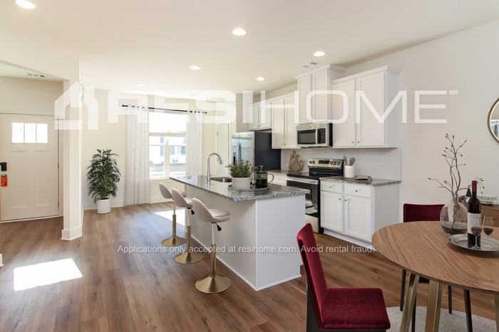 145 Alicia Way - Photo 5 of 17