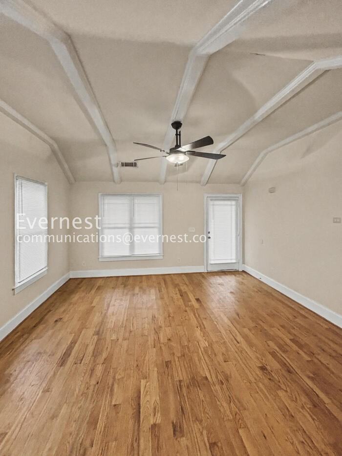 915 Paoli Ave Se - Photo 5 of 25