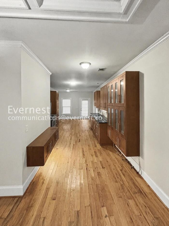 915 Paoli Ave Se - Photo 6 of 25