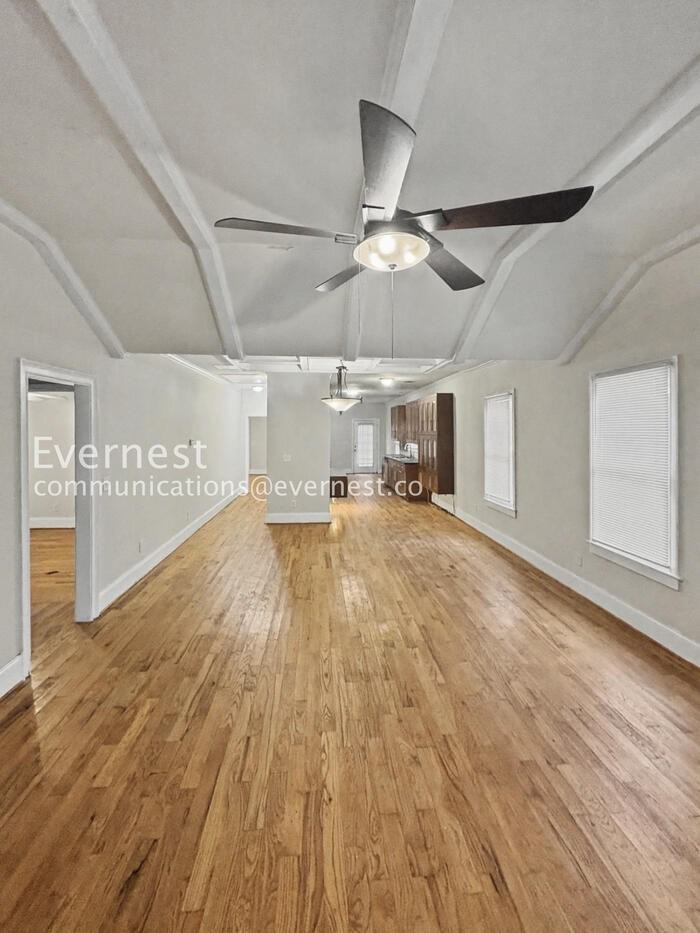 915 Paoli Ave Se - Photo 7 of 25