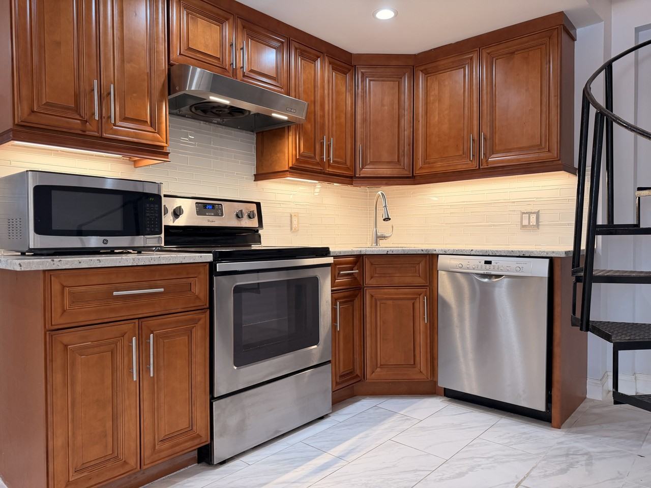 819 East St #1 - Photo 6 of 40