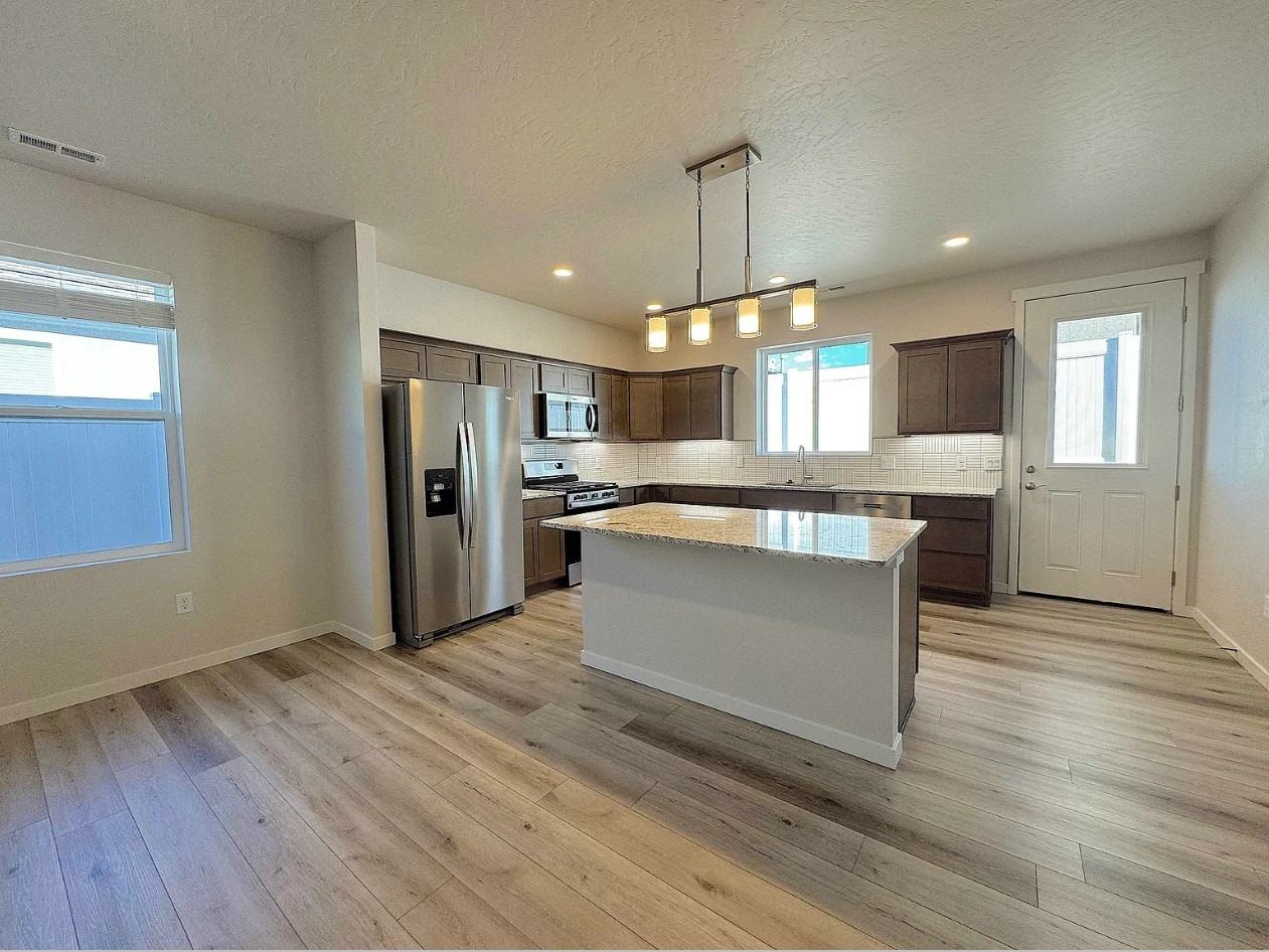 2452 Park Vista St #NA - Photo 2 of 14