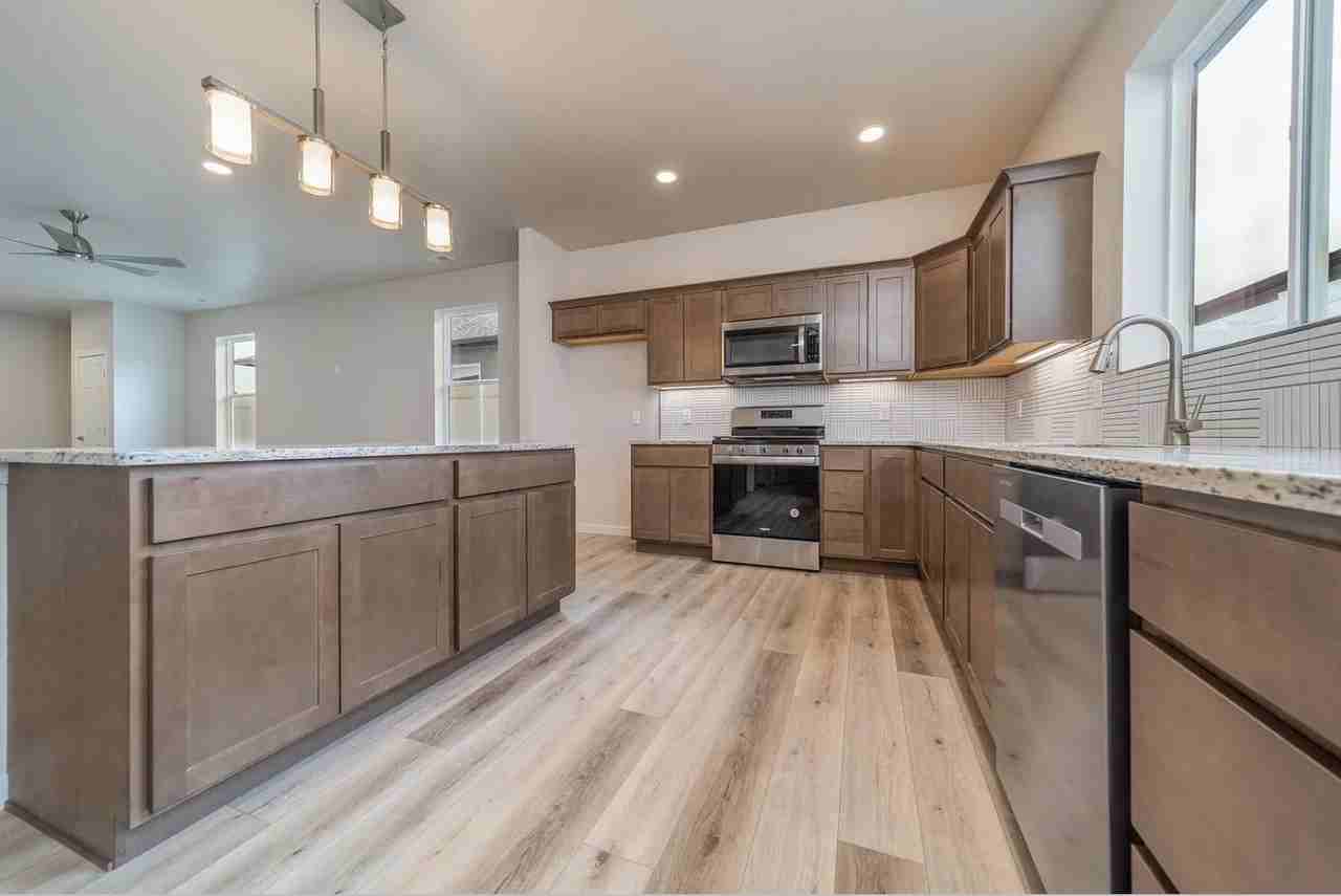 2452 Park Vista St #NA - Photo 3 of 14