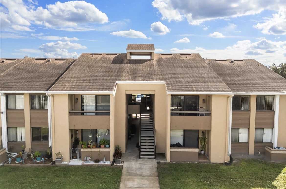 5339 Vineland Rd #203 - Photo 2 of 7