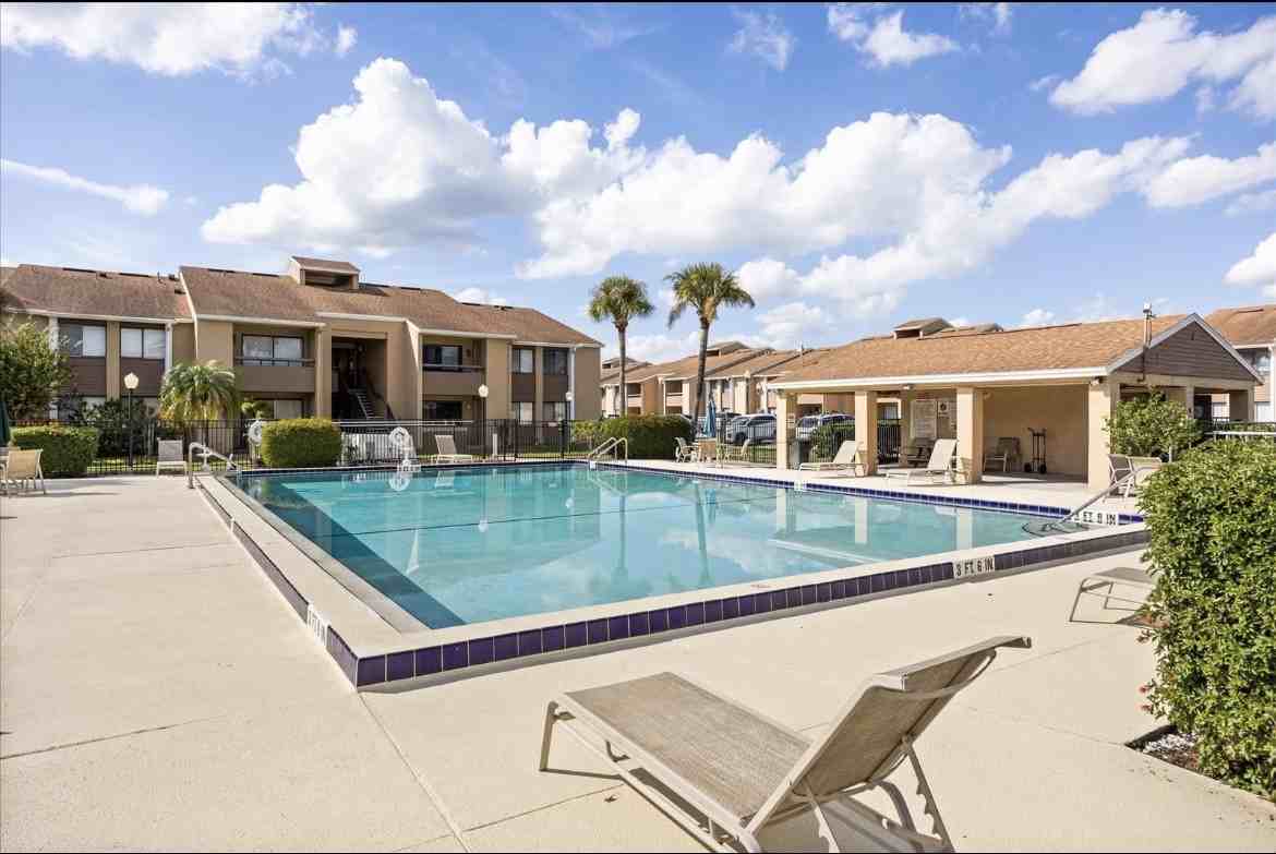 5339 Vineland Rd #203 - Photo 5 of 7