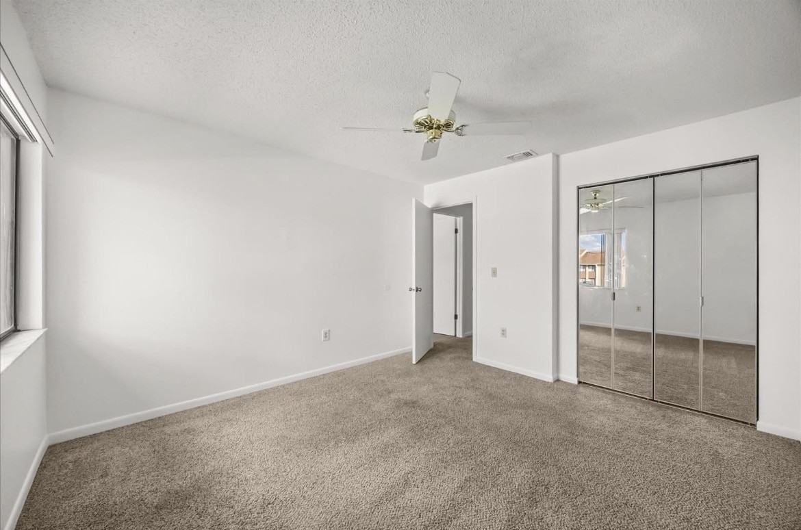 5339 Vineland Rd #203 - Photo 6 of 7