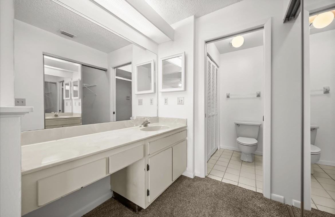 5339 Vineland Rd #203 - Photo 7 of 7