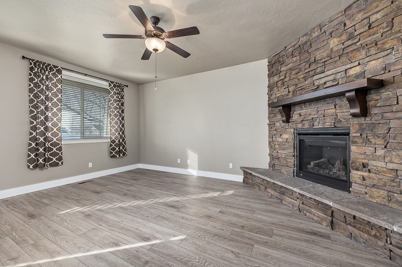 5344 W Los Flores St #NA - Photo 4 of 38