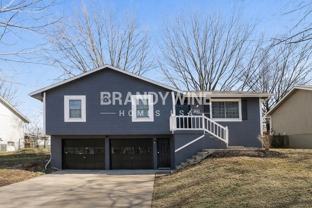 941 Ne Bristol Dr - Photo 1 of 1