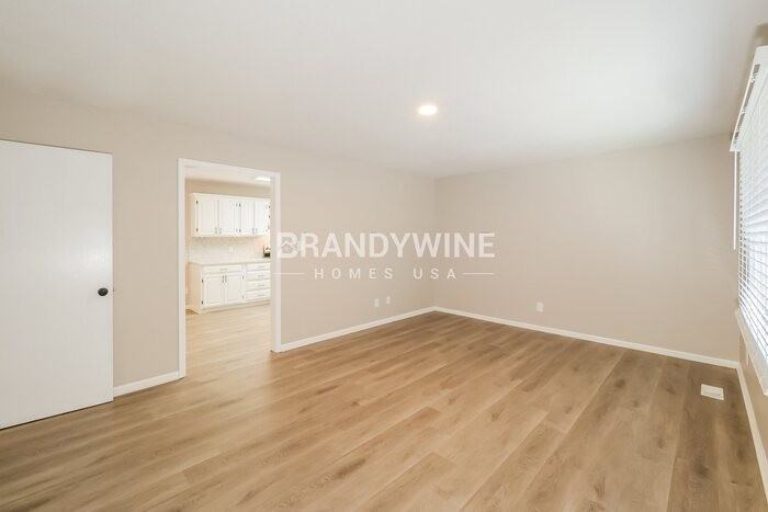 941 Ne Bristol Dr - Photo 6 of 26