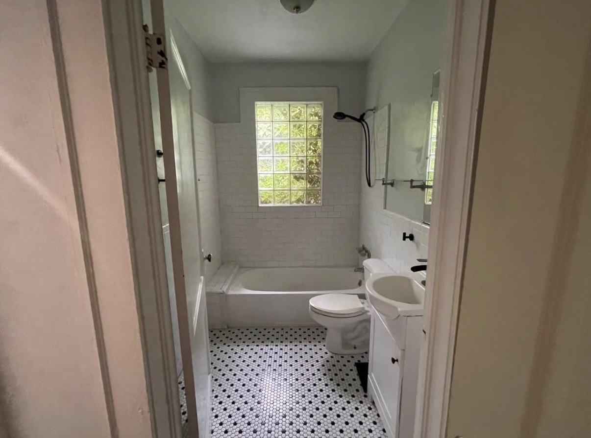 644 Moreland Ave Se #B - Photo 3 of 4