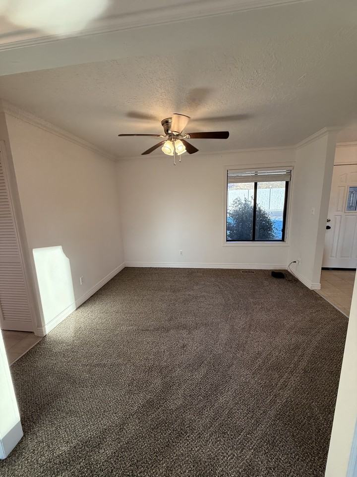 643 Woodridge Dr #NA - Photo 4 of 21