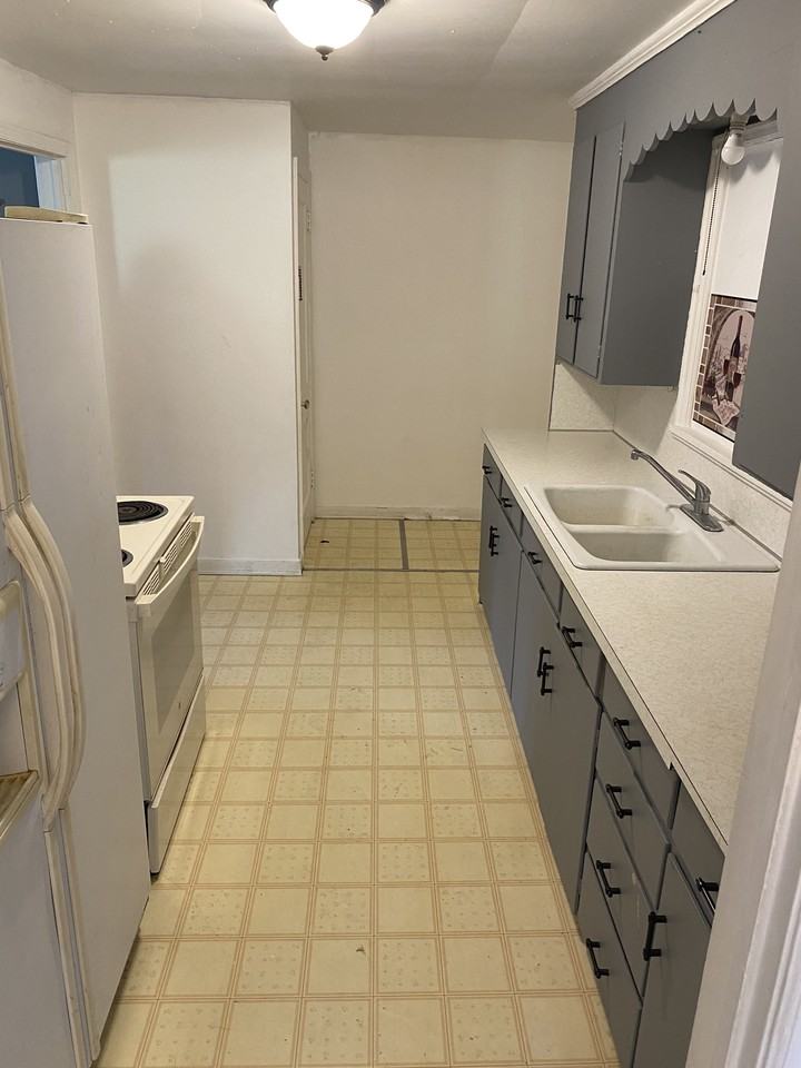 229 Broadway St E #NA - Photo 3 of 12