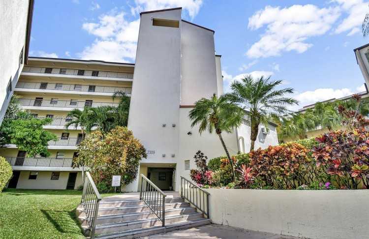 2311 S Cypress Bend Dr #117 - Photo 3 of 50