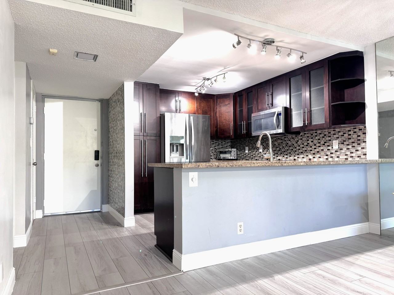 2311 S Cypress Bend Dr #117 - Photo 6 of 50