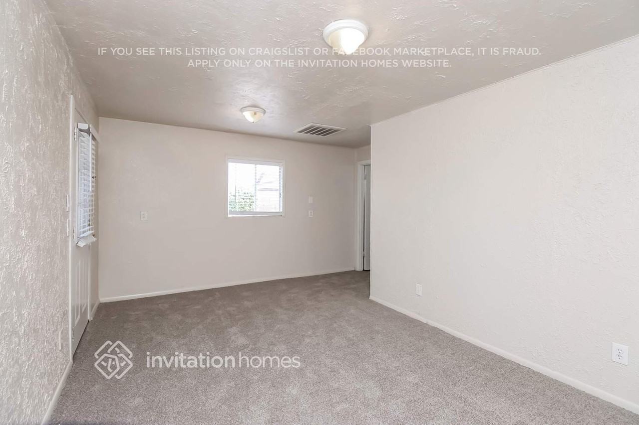 9009 N 56th Ave - Photo 3 of 17